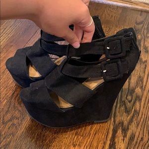 Chunky black wedges!